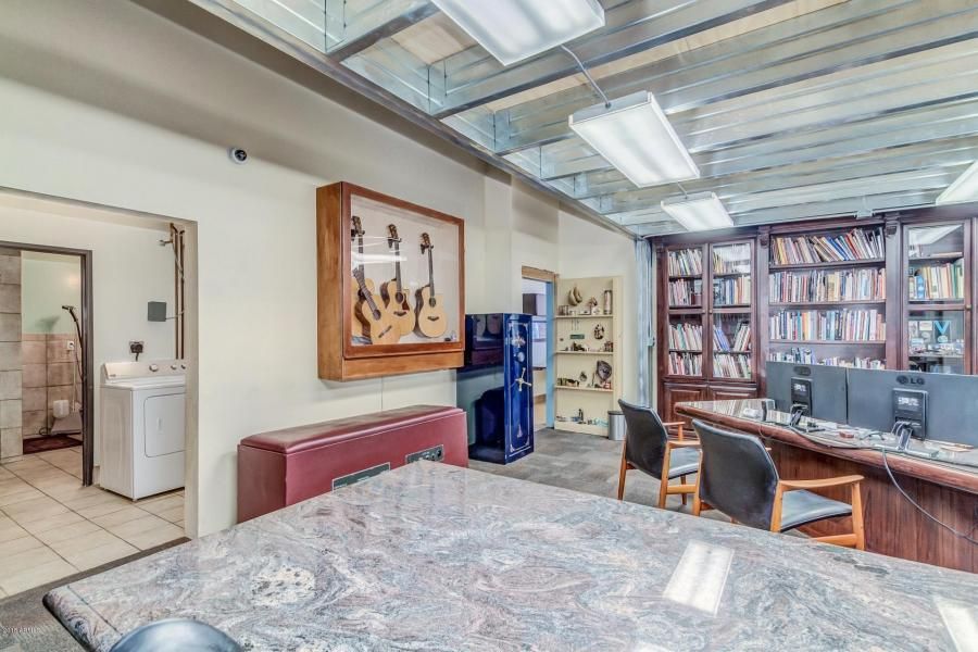 7118 W Frier Dr, Glendale, AZ 85303